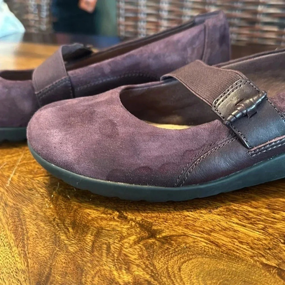 Clark’s collection wine color flats EUC. Size 6. - Picture 8 of 8